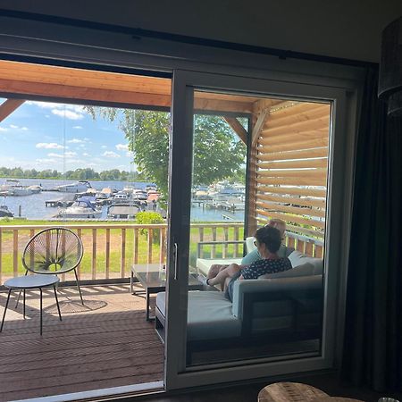 Camping Kleine Belterwijde, Wiede Lodge Met Uitzicht Over Het Water Bagian luar foto