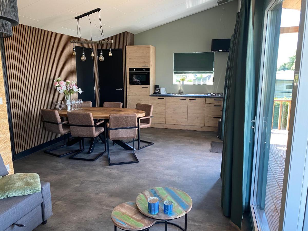 Camping Kleine Belterwijde, Wiede Lodge Met Uitzicht Over Het Water Bagian luar foto