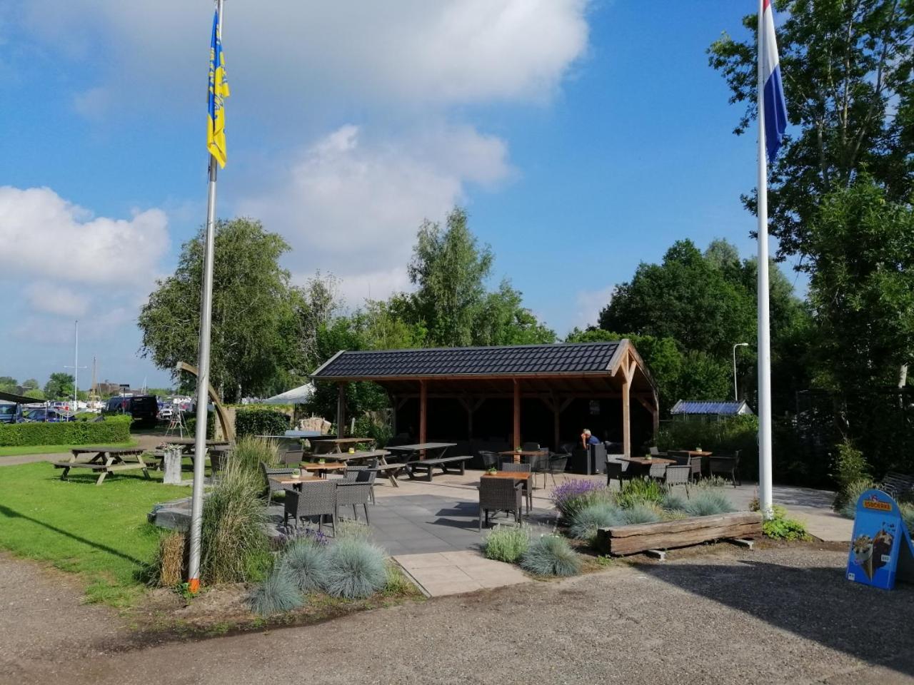 Camping Kleine Belterwijde, Wiede Lodge Met Uitzicht Over Het Water Bagian luar foto